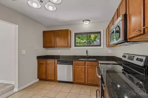 Kitchen - 3969 Larchview Dr, Cincinnati, OH 45236 photo 2 of 2