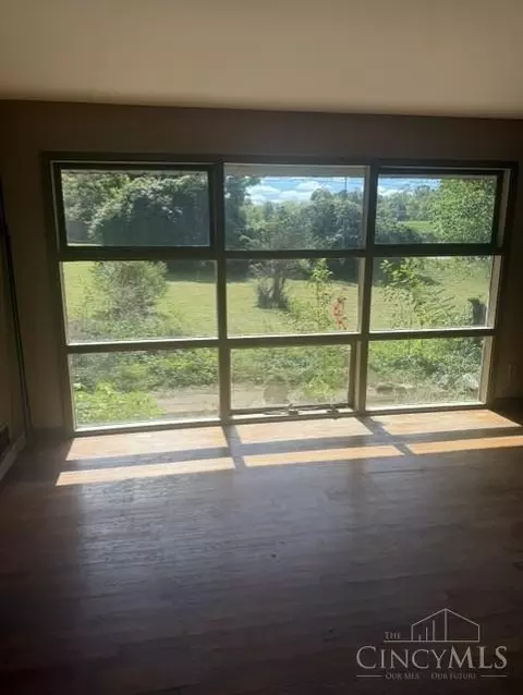 Living - 2160 Pinney Ln, Cincinnati, OH 45231 photo 2 of 2