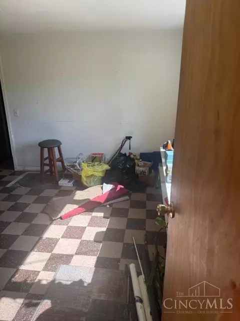 Entry Way - 2160 Pinney Ln, Cincinnati, OH 45231 photo 1 of 4