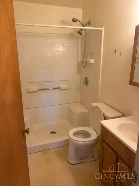 Bath - 2160 Pinney Ln, Cincinnati, OH 45231 photo 1 of 1