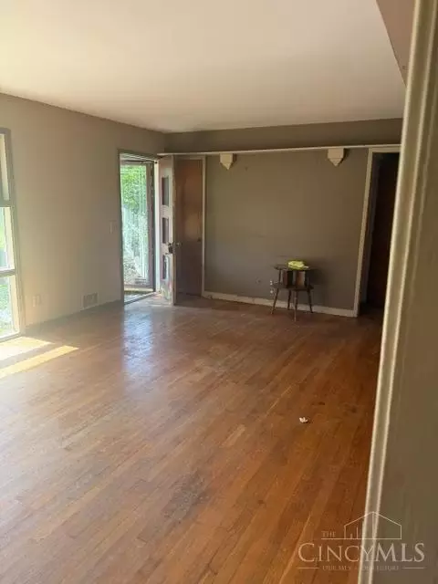 Living - 2160 Pinney Ln, Cincinnati, OH 45231 photo 1 of 2