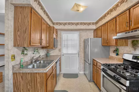 Kitchen - 109 Circle Dr, Mason, OH 45040 photo 1 of 2