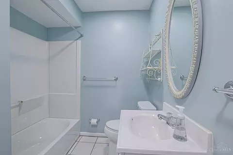 Bath - 181 Ireland Ave, Greenhills, OH 45218 photo 3 of 4