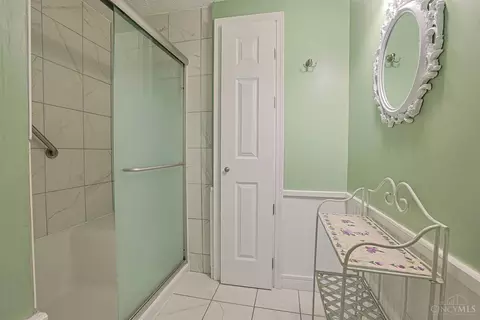 Bath - 181 Ireland Ave, Greenhills, OH 45218 photo 4 of 4