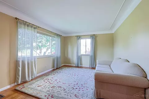 Living - 181 Ireland Ave, Greenhills, OH 45218 photo 2 of 9