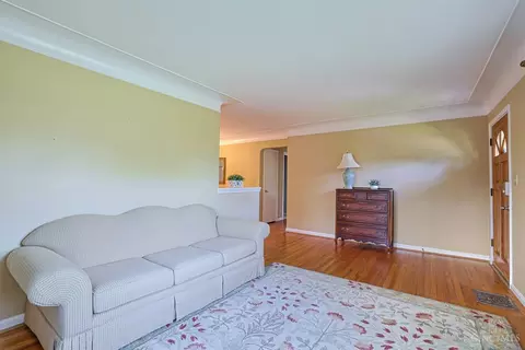 Living - 181 Ireland Ave, Greenhills, OH 45218 photo 3 of 9