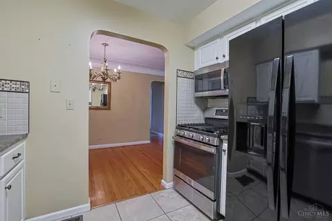 Kitchen - 181 Ireland Ave, Greenhills, OH 45218 photo 3 of 3