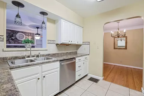 Kitchen - 181 Ireland Ave, Greenhills, OH 45218 photo 2 of 3