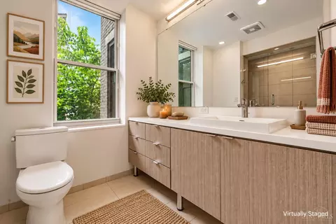 Bath - 1509 Pleasant St, Cincinnati, OH 45202 photo 1 of 1