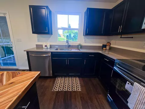 Kitchen - 4982 Sullivans Ridge Dr, Morrow, OH 45152 photo 2 of 3