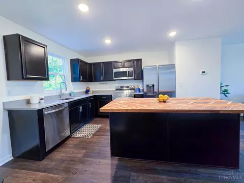 Kitchen - 4982 Sullivans Ridge Dr, Morrow, OH 45152 photo 1 of 3