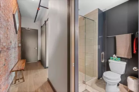 Bath - 1408 Elm St, Cincinnati, OH 45202 photo 3 of 3
