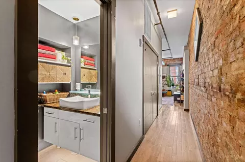 Entry Way - 1408 Elm St, Cincinnati, OH 45202 photo 1 of 1