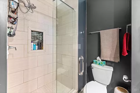 Bath - 1408 Elm St, Cincinnati, OH 45202 photo 2 of 3