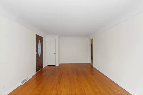 Living - 475 Breezy Ln, Cincinnati, OH 45244 photo 2 of 2