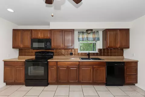 Kitchen - 475 Breezy Ln, Cincinnati, OH 45244 photo 1 of 3