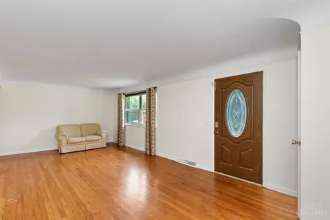 Living - 475 Breezy Ln, Cincinnati, OH 45244 photo 1 of 2