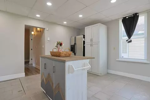Kitchen - 626 Ross Ave, Cincinnati, OH 45217 photo 3 of 4