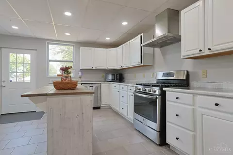 Kitchen - 626 Ross Ave, Cincinnati, OH 45217 photo 2 of 4