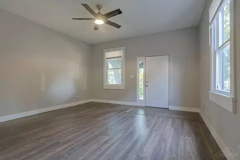 Living - 626 Ross Ave, Cincinnati, OH 45217 photo 1 of 3