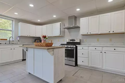 Kitchen - 626 Ross Ave, Cincinnati, OH 45217 photo 1 of 4