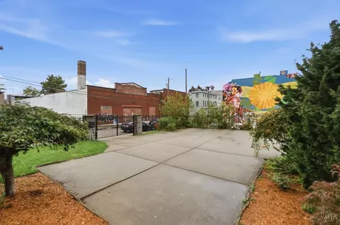 Exterior - 1908 Dunlap St, Cincinnati, OH 45215 photo 7 of 9
