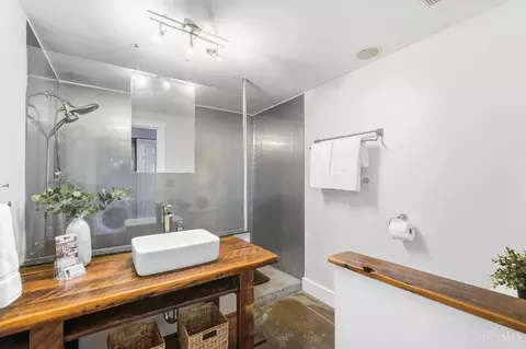 Bath - 1908 Dunlap St, Cincinnati, OH 45215 photo 1 of 4