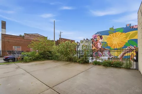 Exterior - 1908 Dunlap St, Cincinnati, OH 45215 photo 6 of 9