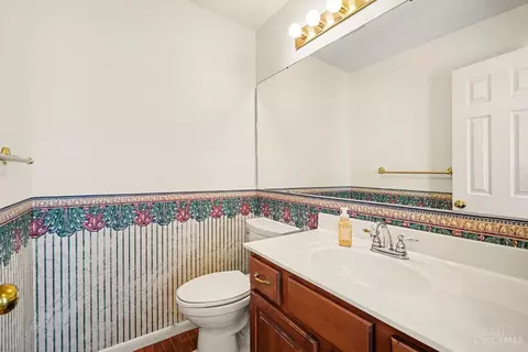 Bath - 6421 Copperleaf Ln, Cincinnati, OH 45230 photo 1 of 4
