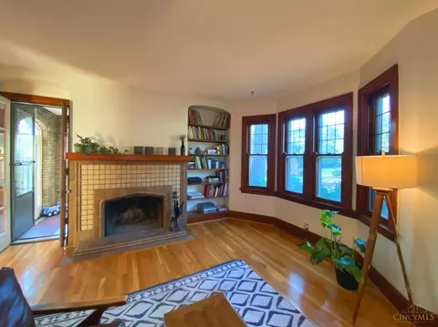 Living - 4411 Schulte Dr, Cincinnati, OH 45205 photo 2 of 4