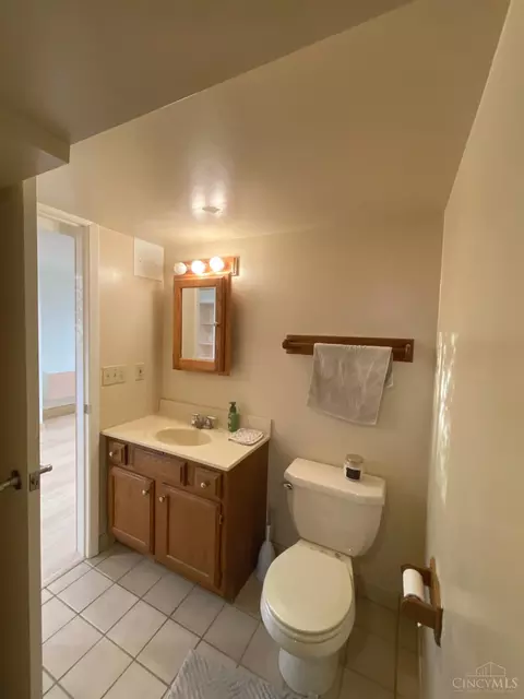 Bath - 4411 Schulte Dr, Cincinnati, OH 45205 photo 4 of 4