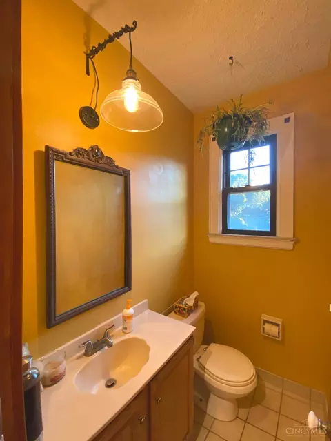 Bath - 4411 Schulte Dr, Cincinnati, OH 45205 photo 1 of 4