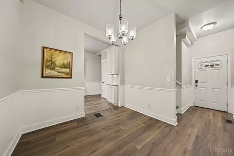 Entry Way - 3133 Harvard Ave, Cincinnati, OH 45207 photo 1 of 2