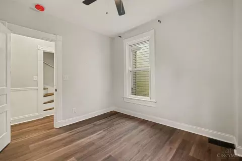Bedroom - 3133 Harvard Ave, Cincinnati, OH 45207 photo 6 of 8