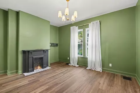 Living - 3133 Harvard Ave, Cincinnati, OH 45207 photo 2 of 3