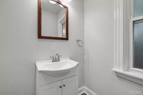 Bath - 3133 Harvard Ave, Cincinnati, OH 45207 photo 1 of 3