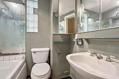 Bath - 3992 Simpson Ave, Fairfax, OH 45227 photo 1 of 1