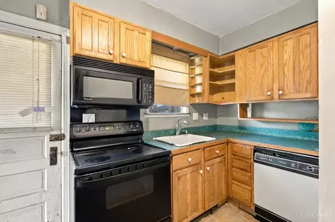 Kitchen - 3992 Simpson Ave, Fairfax, OH 45227 photo 1 of 2
