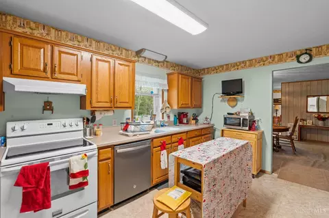 Kitchen - 1499 Cuba Rd, Wilmington, OH 45177 photo 2 of 2