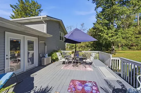 Exterior - 575 Reeder Rd, Blanchester, OH 45107 photo 6 of 17