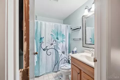Bath - 575 Reeder Rd, Blanchester, OH 45107 photo 1 of 3