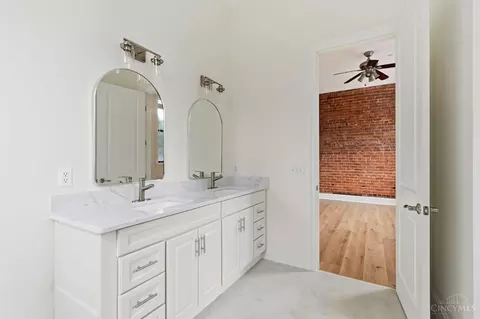 Bath - 1125 St Gregory St, Cincinnati, OH 45202 photo 5 of 5