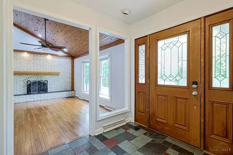 Entry Way - 3304 Wagner Rd, Cincinnati, OH 45245 photo 2 of 3