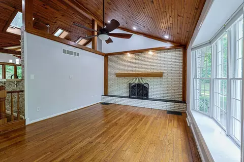 Living - 3304 Wagner Rd, Cincinnati, OH 45245 photo 3 of 11