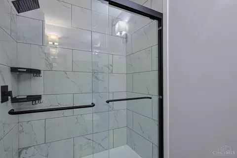 Bath - 3304 Wagner Rd, Cincinnati, OH 45245 photo 3 of 3