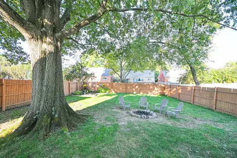 Exterior - 7825 Plainfield Rd, Deer Park, OH 45236 photo 2 of 6