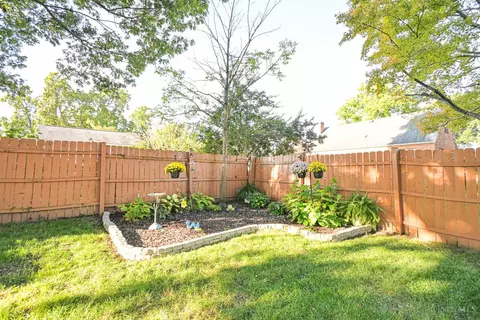 Exterior - 7825 Plainfield Rd, Deer Park, OH 45236 photo 4 of 6