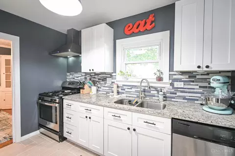 Kitchen - 7825 Plainfield Rd, Deer Park, OH 45236 photo 2 of 2