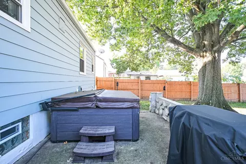 Exterior - 7825 Plainfield Rd, Deer Park, OH 45236 photo 6 of 6