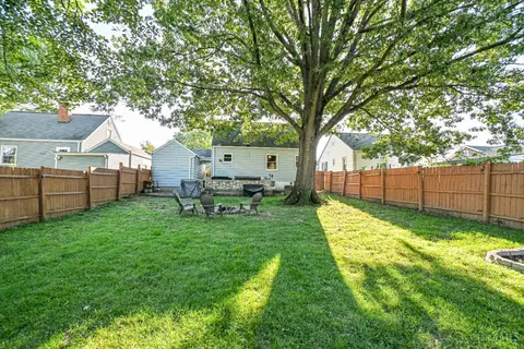 Exterior - 7825 Plainfield Rd, Deer Park, OH 45236 photo 3 of 6